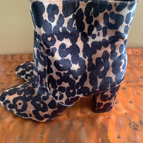 Not available Wendy Williams leopard booties size 10
NOT AVAILABLE-DONATED - Picture 2 of 8